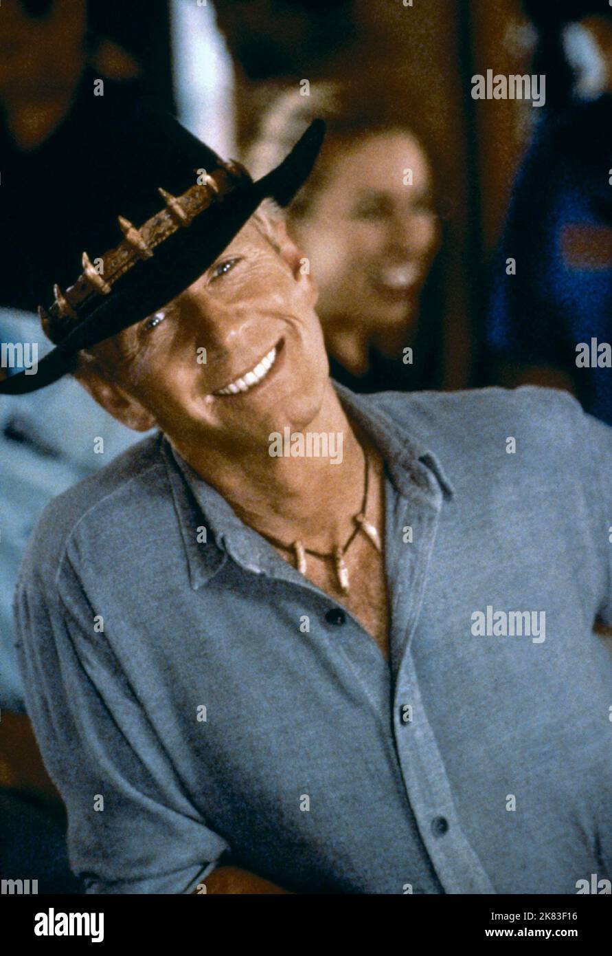 Paul Hogan Film: Crocodile Dundee In Los Angeles (USA/AUS 2001) Characters: Michael J. 'Crocodile' Dundee  Director: Simon Wincer 12 April 2001   **WARNING** This Photograph is for editorial use only and is the copyright of SILVER LION FILMS and/or the Photographer assigned by the Film or Production Company and can only be reproduced by publications in conjunction with the promotion of the above Film. A Mandatory Credit To SILVER LION FILMS is required. The Photographer should also be credited when known. No commercial use can be granted without written authority from the Film Company. Stock Photo