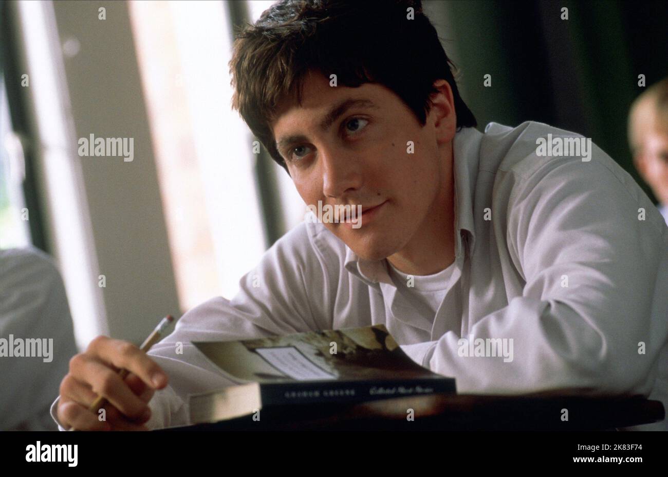 Jake Gyllenhaal Film: Donnie Darko (USA 2001) Characters: Donnie Darko  Director: Richard Kelly 19 January 2001   **WARNING** This Photograph is for editorial use only and is the copyright of 20TH CENTURY FOX and/or the Photographer assigned by the Film or Production Company and can only be reproduced by publications in conjunction with the promotion of the above Film. A Mandatory Credit To 20TH CENTURY FOX is required. The Photographer should also be credited when known. No commercial use can be granted without written authority from the Film Company. Stock Photo
