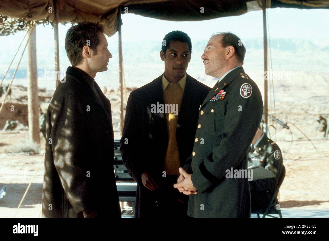 David Duchovny, Orlando Jones & Ted Levine Film: Evolution (USA 2001) Characters: Ira,Harry,Gen. Woodman  Director: Ivan Reitman 08 June 2001   **WARNING** This Photograph is for editorial use only and is the copyright of COLUMBIA PICTURES and/or the Photographer assigned by the Film or Production Company and can only be reproduced by publications in conjunction with the promotion of the above Film. A Mandatory Credit To COLUMBIA PICTURES is required. The Photographer should also be credited when known. No commercial use can be granted without written authority from the Film Company. Stock Photo