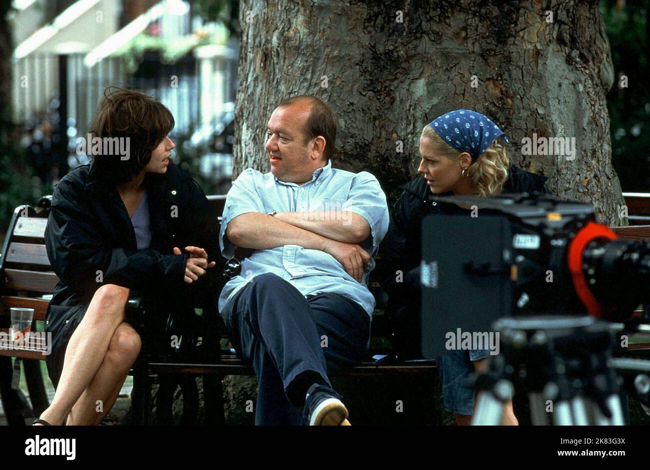 Minnie Driver, Mel Smith, Mary Mccormack Film: High Heels And Low Lifes (2001) Characters: Shannon,Man at train station (uncredited),Frances  Director: Mel Smith 16 July 2001   **WARNING** This Photograph is for editorial use only and is the copyright of TOUCHSTONE and/or the Photographer assigned by the Film or Production Company and can only be reproduced by publications in conjunction with the promotion of the above Film. A Mandatory Credit To TOUCHSTONE is required. The Photographer should also be credited when known. No commercial use can be granted without written authority from the Film Stock Photo