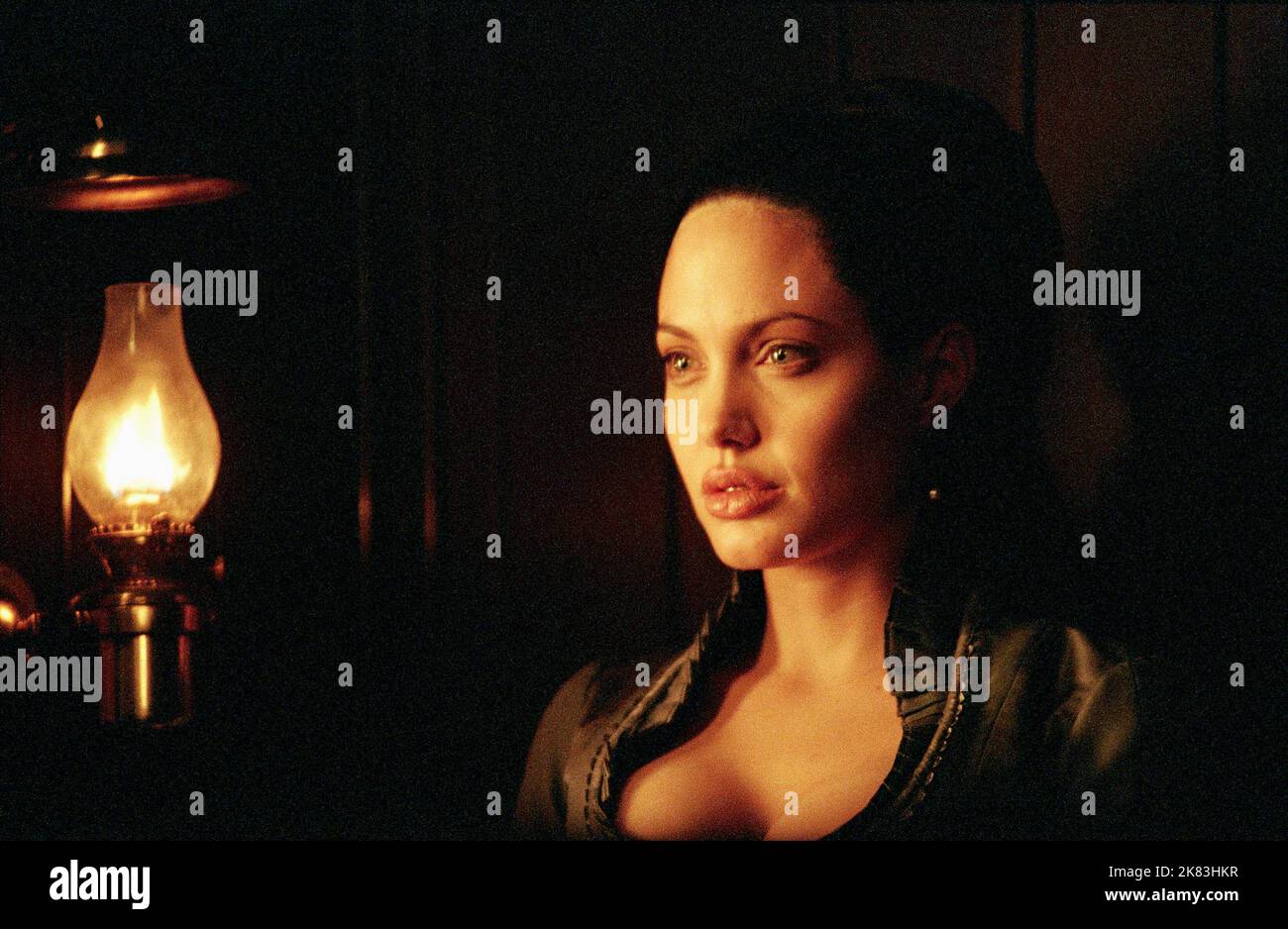 Angelina Jolie Film: Original Sin (USA/FR 2001) Characters: Julia Russell  Director: Michael Cristofer 11 July 2001   **WARNING** This Photograph is for editorial use only and is the copyright of MGM and/or the Photographer assigned by the Film or Production Company and can only be reproduced by publications in conjunction with the promotion of the above Film. A Mandatory Credit To MGM is required. The Photographer should also be credited when known. No commercial use can be granted without written authority from the Film Company. Stock Photo