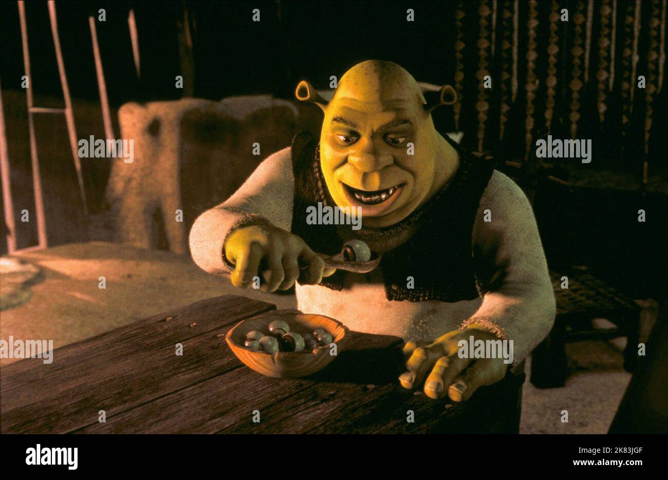 Shrek Film: Shrek (USA 2001) Characters: Shrek  Director: Andrew Adamson & Vicky Jenson 22 April 2001   **WARNING** This Photograph is for editorial use only and is the copyright of DREAMWORKS SKG and/or the Photographer assigned by the Film or Production Company and can only be reproduced by publications in conjunction with the promotion of the above Film. A Mandatory Credit To DREAMWORKS SKG is required. The Photographer should also be credited when known. No commercial use can be granted without written authority from the Film Company. Stock Photo