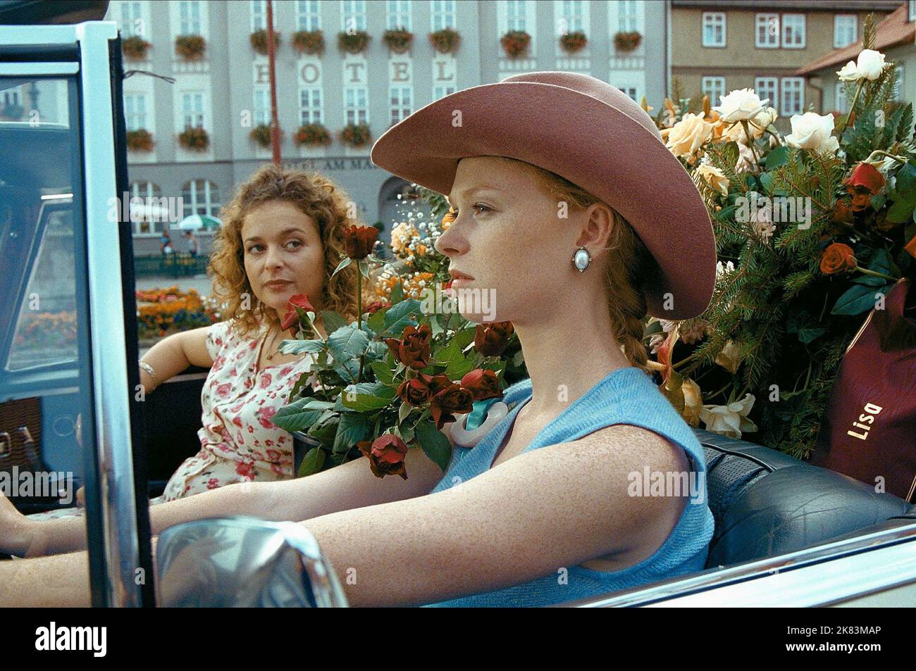 Julia Sawalha & Fay Masterson Film: Venus And Mars (DE 2001) Characters: Marie & Celeste  Director: Harry Mastrogeorge 15 March 2001   **WARNING** This Photograph is for editorial use only and is the copyright of BUENA VISTA and/or the Photographer assigned by the Film or Production Company and can only be reproduced by publications in conjunction with the promotion of the above Film. A Mandatory Credit To BUENA VISTA is required. The Photographer should also be credited when known. No commercial use can be granted without written authority from the Film Company. Stock Photo