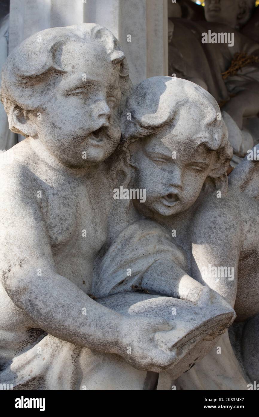 Two cherubs singing, detail on the grave of actress Blaha Lujza -the nation’s nightingale - in Kerepesi Cemetery Budapest Hungary Stock Photo