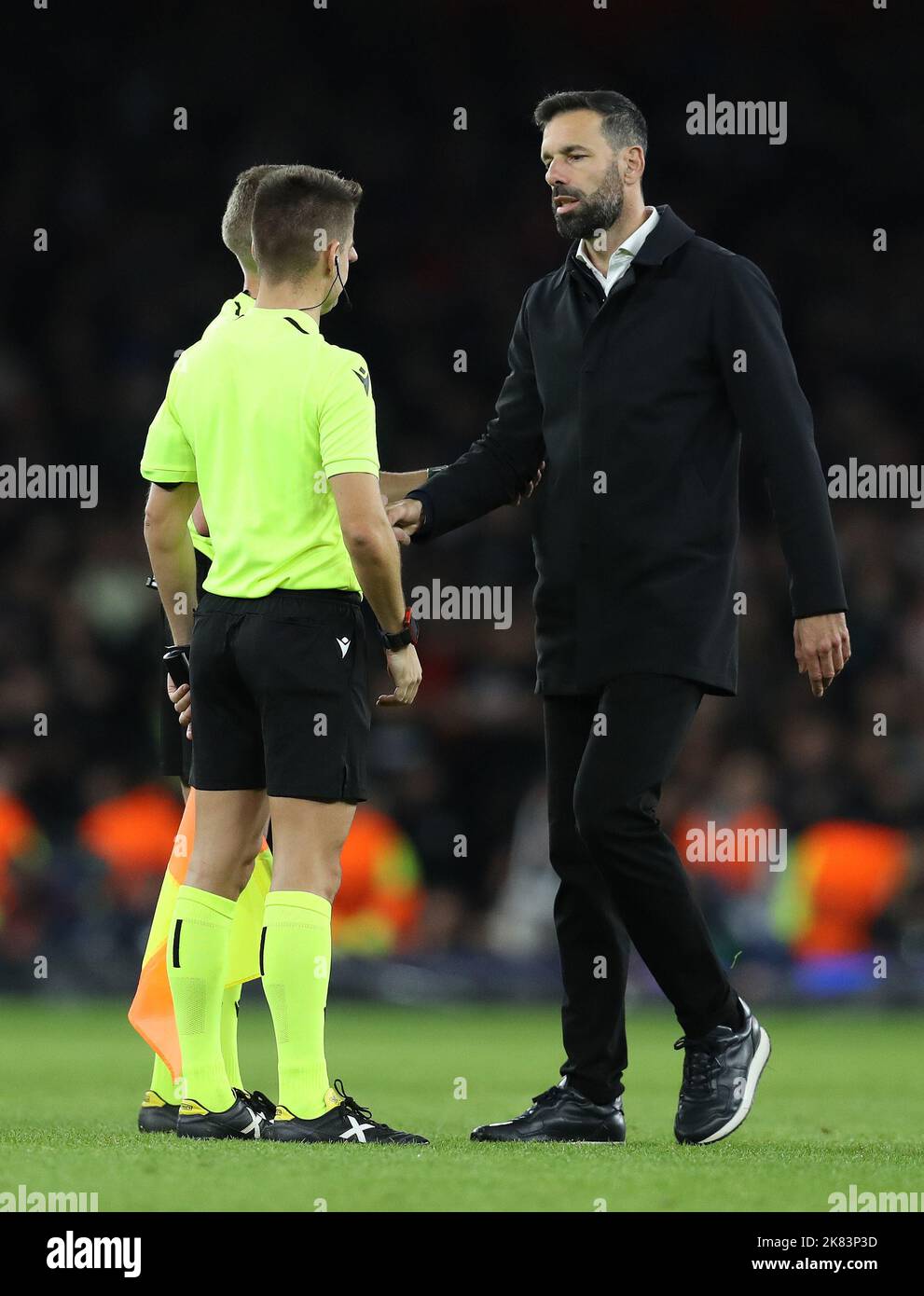 London, UK. 20th October 2022. Ruud van Nistelrooy, manager of PSV Eindhoven shakes hands with the officials after the UEFA Europa League match at the Emirates Stadium, London. Picture credit should read: Paul Terry / Sportimage Credit: Sportimage/Alamy Live News Stock Photo