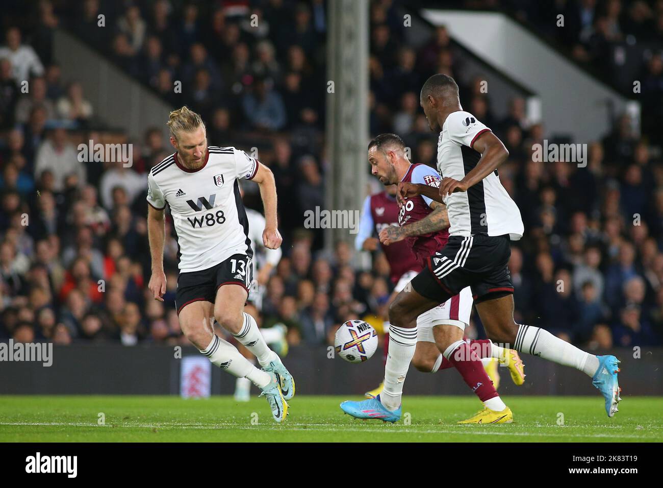 London, UK. 20th Oct, 2022. Danny Ings of Aston Villa  on the attack during the Premier League match between Fulham and Aston Villa at Craven Cottage, London, England on 20 October 2022. Photo by Pedro Soares.  Editorial use only, license required for commercial use. No use in betting, games or a single club/league/player publications. Credit: UK Sports Pics Ltd/Alamy Live News Stock Photo