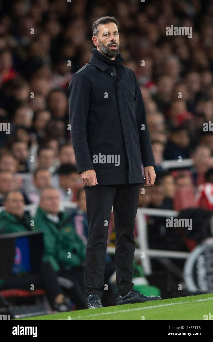 London, UK. 20th Oct, 2022. Ruud van Nistelrooy manager of PSV Eindhoven during the UEFA Europa League match between Arsenal and PSV Eindhoven at the Emirates Stadium, London, England on 20 October 2022. Photo by Salvio Calabrese.  Editorial use only, license required for commercial use. No use in betting, games or a single club/league/player publications. Credit: UK Sports Pics Ltd/Alamy Live News Stock Photo