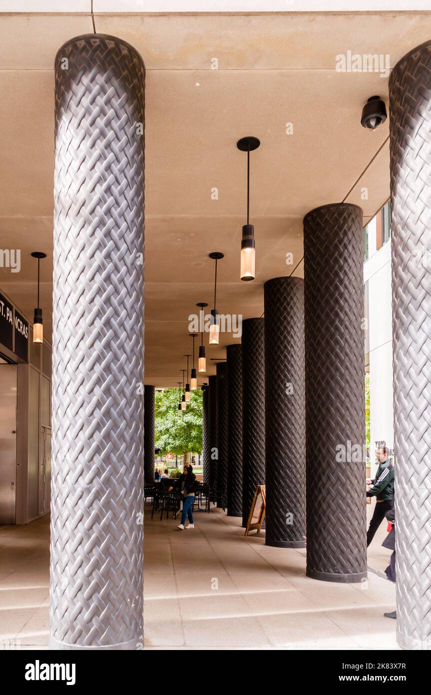 Shops in King’s Blvd, King’s Cross Stock Photo Alamy