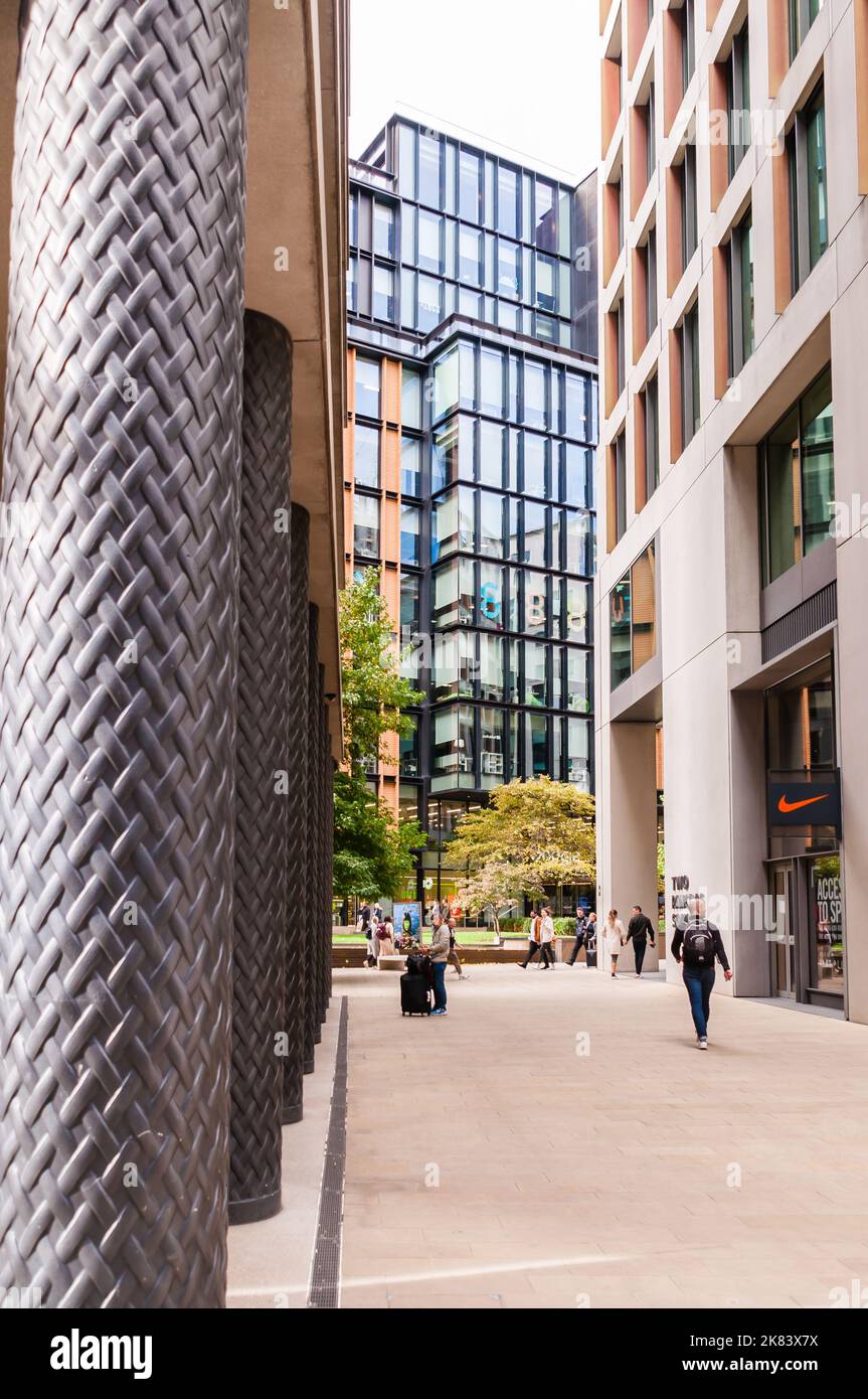 Shops in King’s Blvd, King’s Cross Stock Photo Alamy