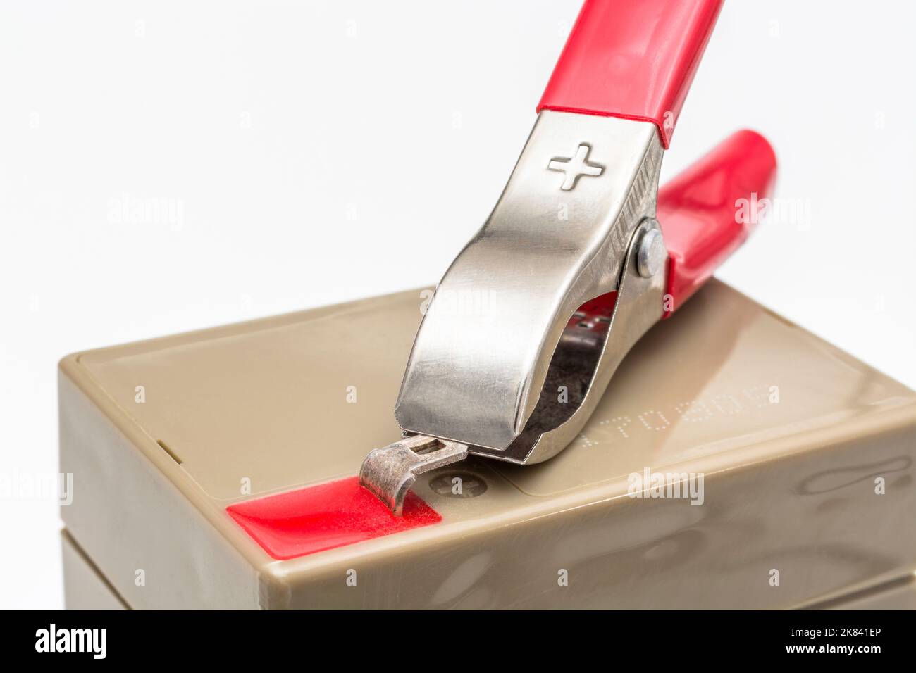 Red positive / +'ve battery terminal crocodile clip / alligator clamp