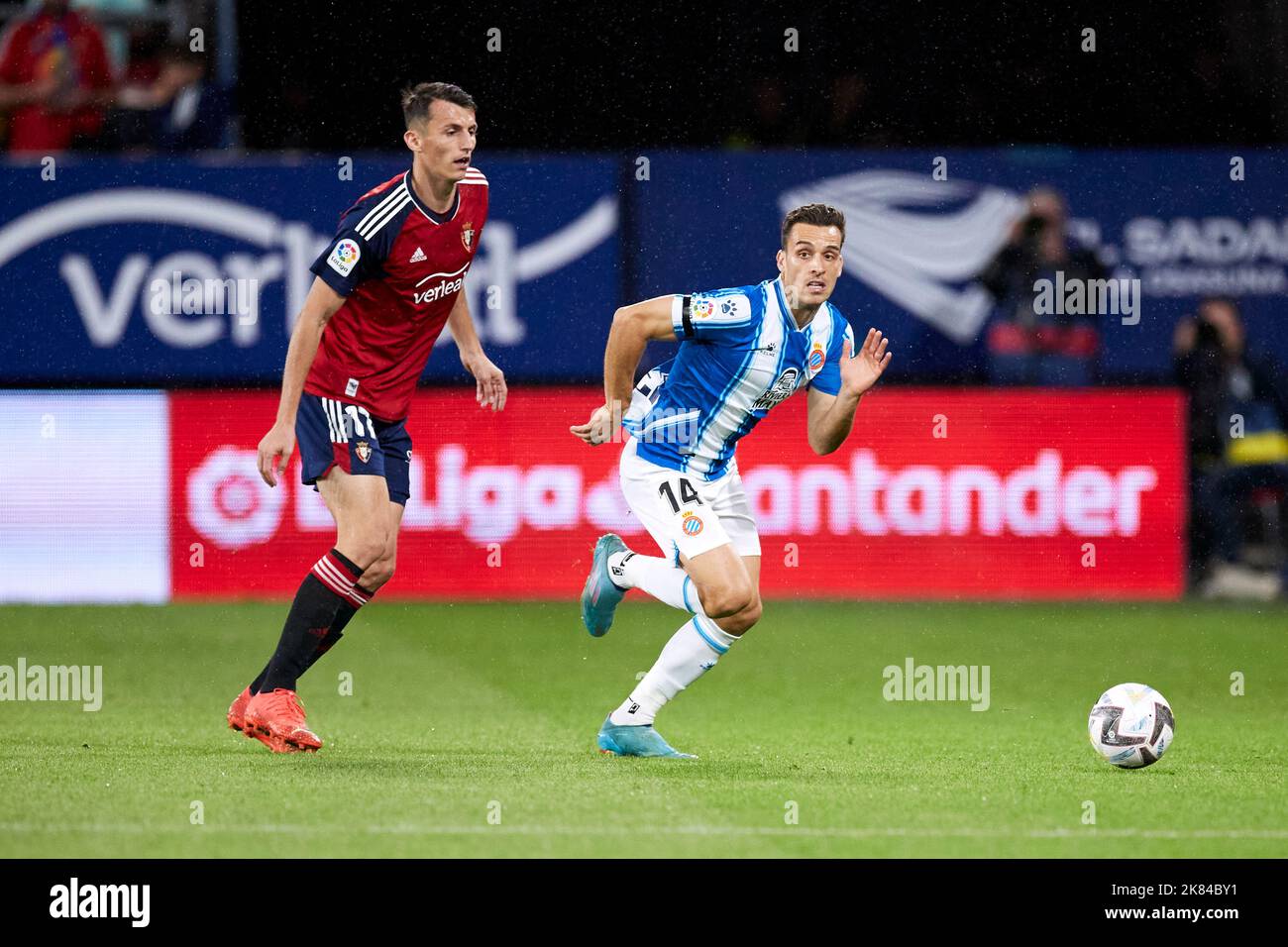 Pamplona, Spain. 20th Oct, 2022. PAMPLONA, SPAIN - OCTOBER 20: Brian Olivan of RCD Espanyol competes for the ball with Ante Budimir of CA Osasuna during the La Liga Santander match between CA Osasuna and RCD Espanyol on October 20, 2022 at El Sadar in Pamplona, Spain. (Photo by Ricardo Larreina/AFLO) Credit: Aflo Co. Ltd./Alamy Live News Stock Photo