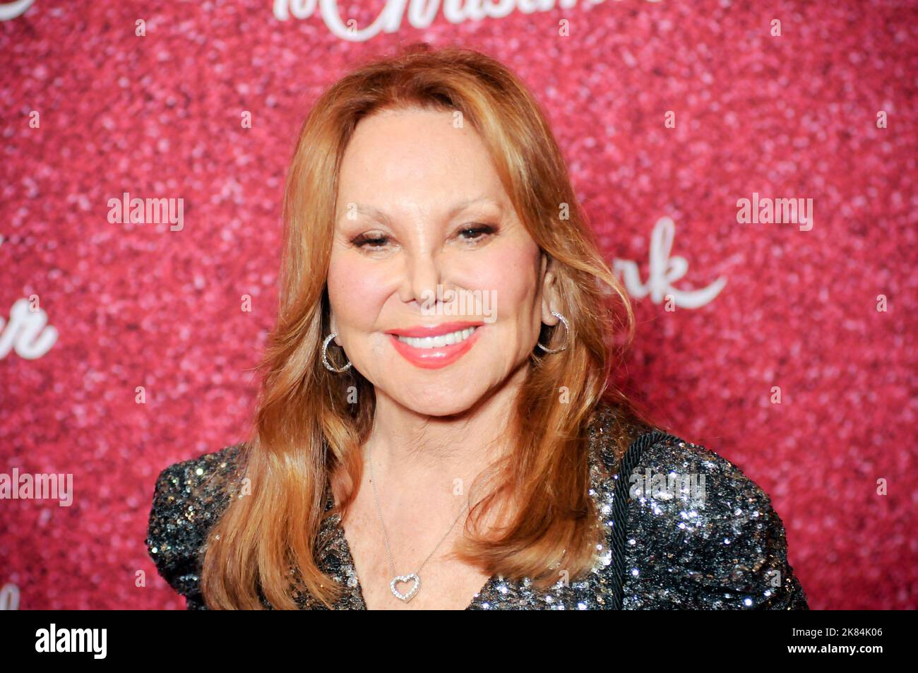 Marlo Thomas attends Hallmark's Countdown to Christmas red carpet at