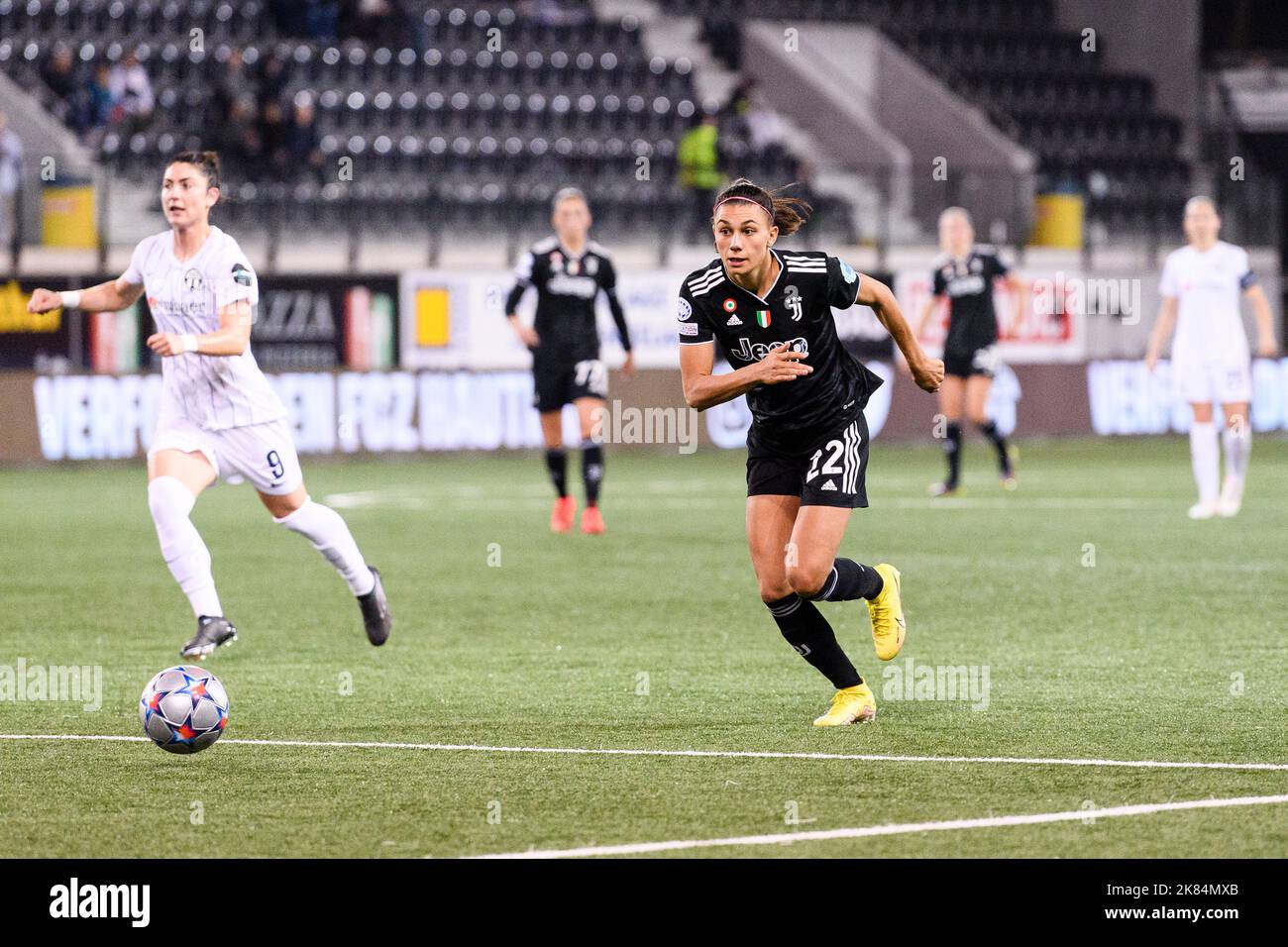 Agnese Bonfantini (Roma) and Stephanie Breitner (Fiorentina Femminile)  during ACF Fiorentina