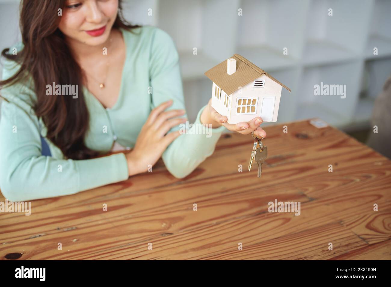 The customer holds the house model and keys Stock Photo - Alamy