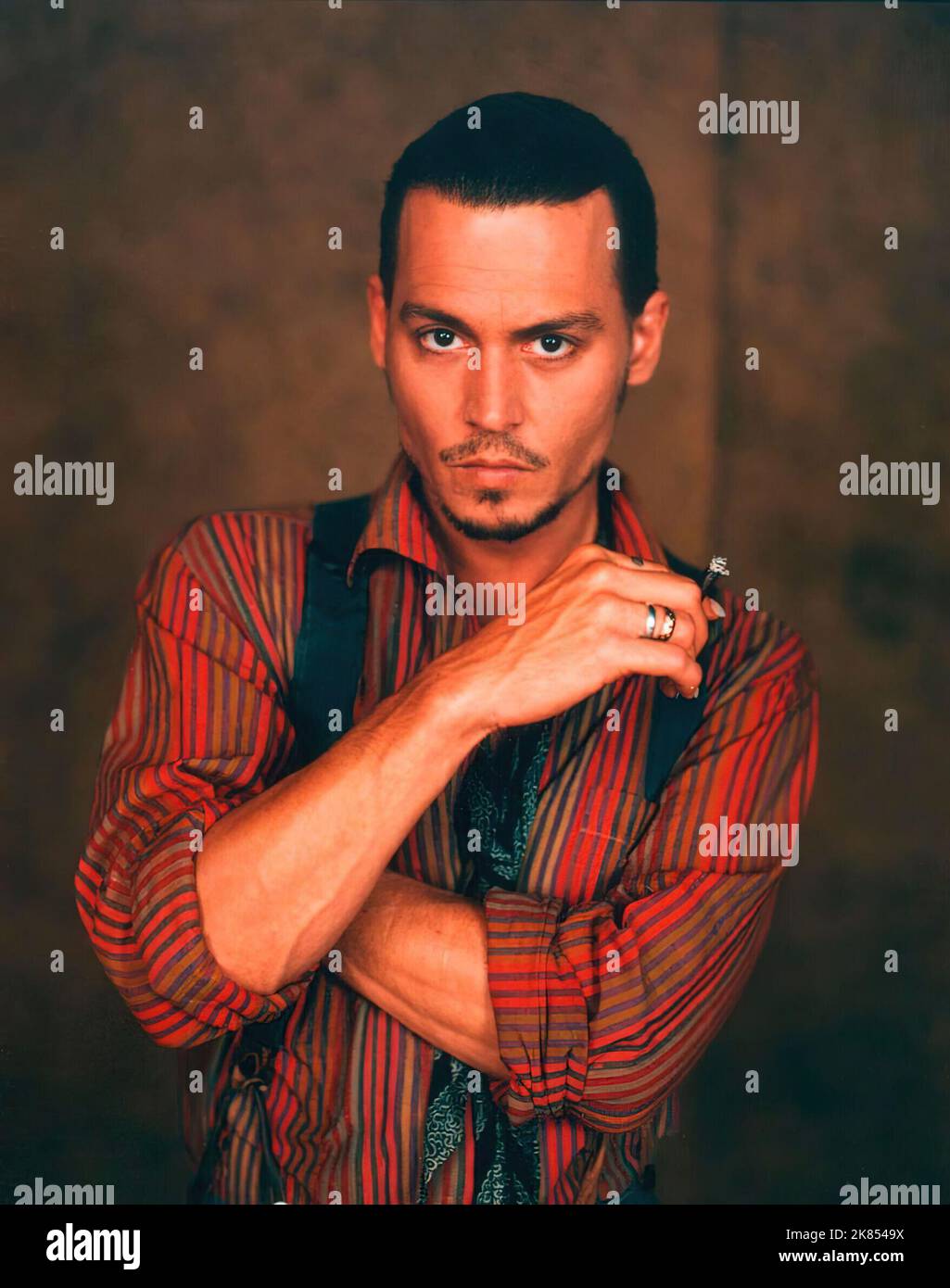 JOHNNY DEPP in CHOCOLAT (2000), directed by LASSE HALLSTROM. Credit MIRAMAX FILMS / Album Stock