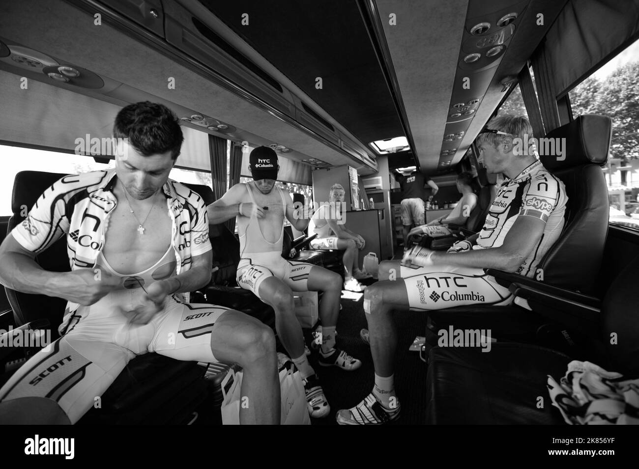 General view of Mark Cavendish (2nd L), with his team mates Berhard  Eisel, Bert Grabsch, Tony Martin, Michael Rogers and Sivtsov Kantantsin inside Team Columbia's Bus  Stock Photo