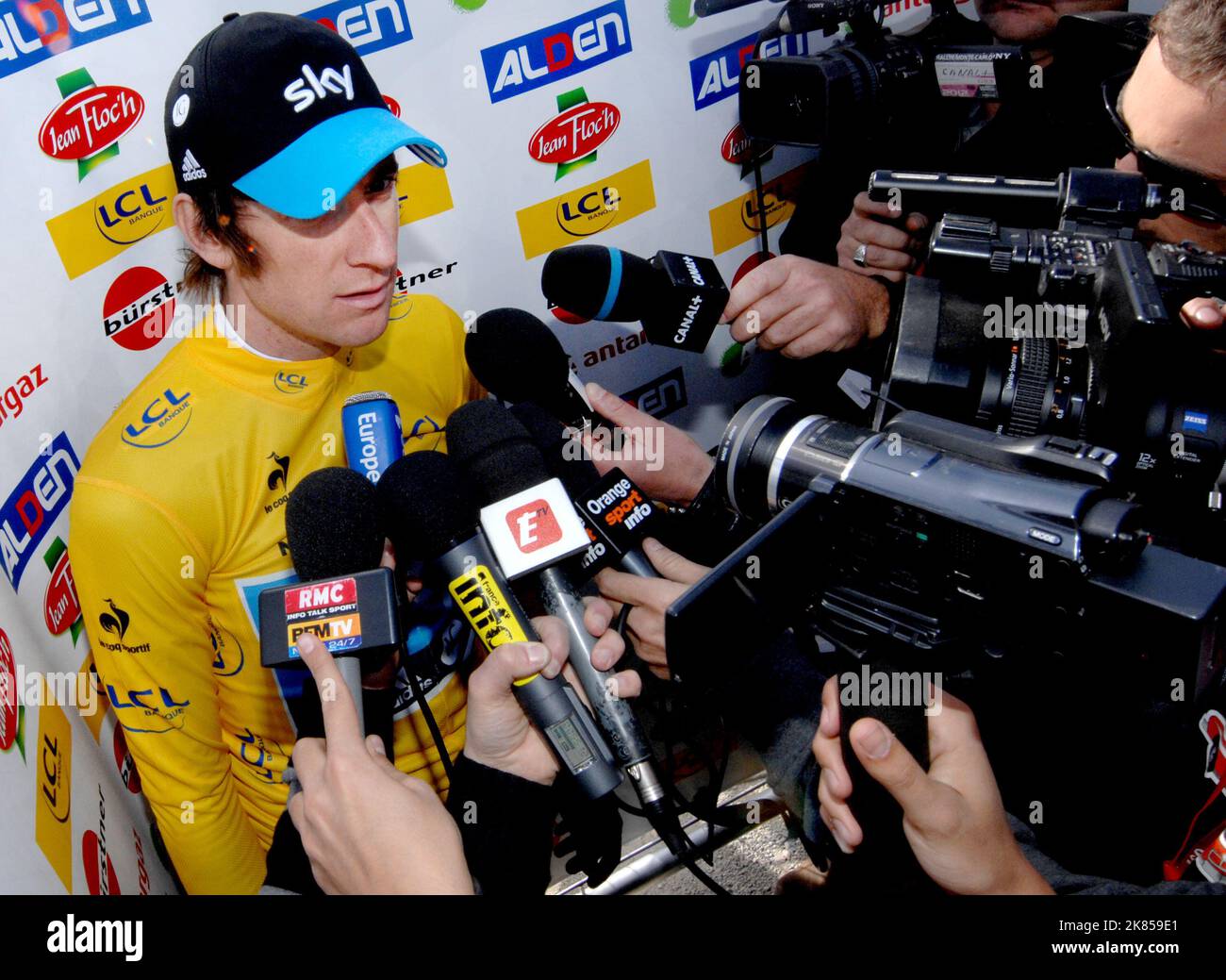 Paris Nice, Col D'Eze final day Time trial, Bradley Wiggins is interviewed by press after the race Stock Photo