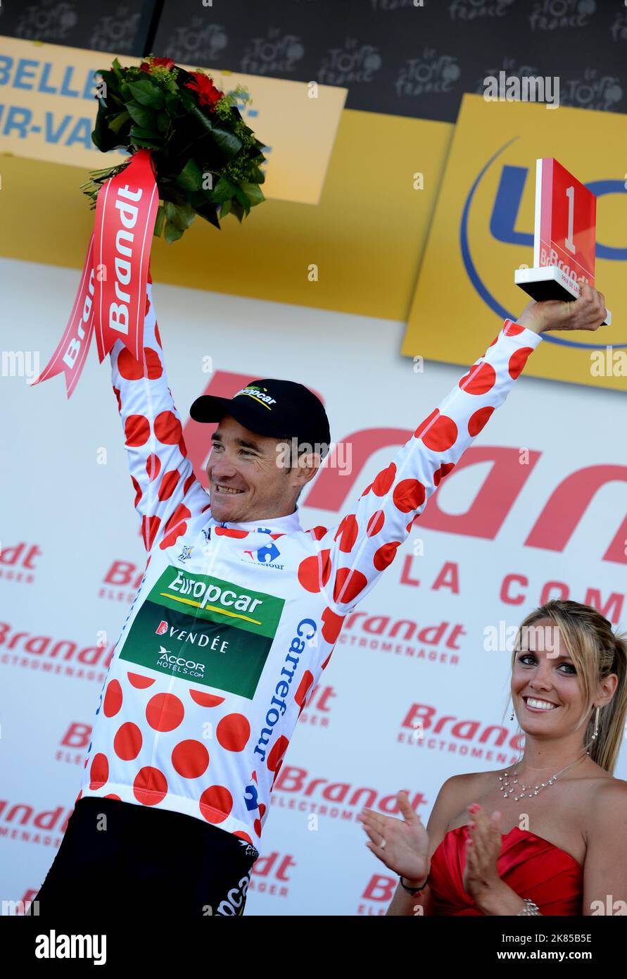 Thomas Voeckler team Europecar, collects his trophy on the podium after winning Stage 10 and taking the mountain leader's jersey, as well as the Brandt prize for the most competitive, Macon - Bellegarde - sur - Valserine. Stock Photo