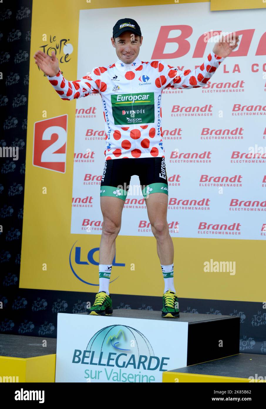 Thomas Voeckler team Europecar, collects his trophy on the podium after winning Stage 10 and taking the mountain leader's jersey, as well as the Brandt prize for the most competitive, Macon - Bellegarde - sur - Valserine. Stock Photo
