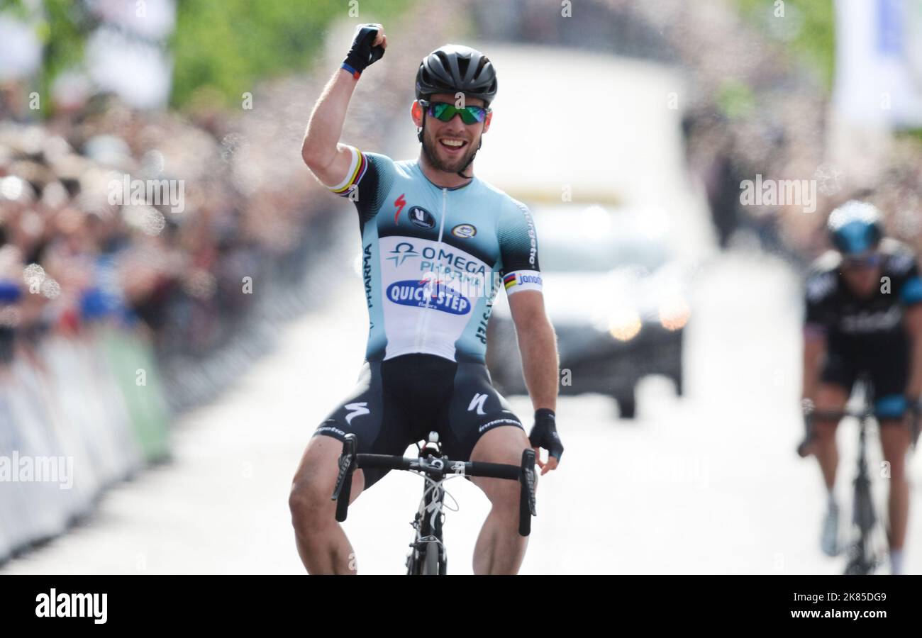 Mark Cavendish wins the National Road Race Championships in Glasgow