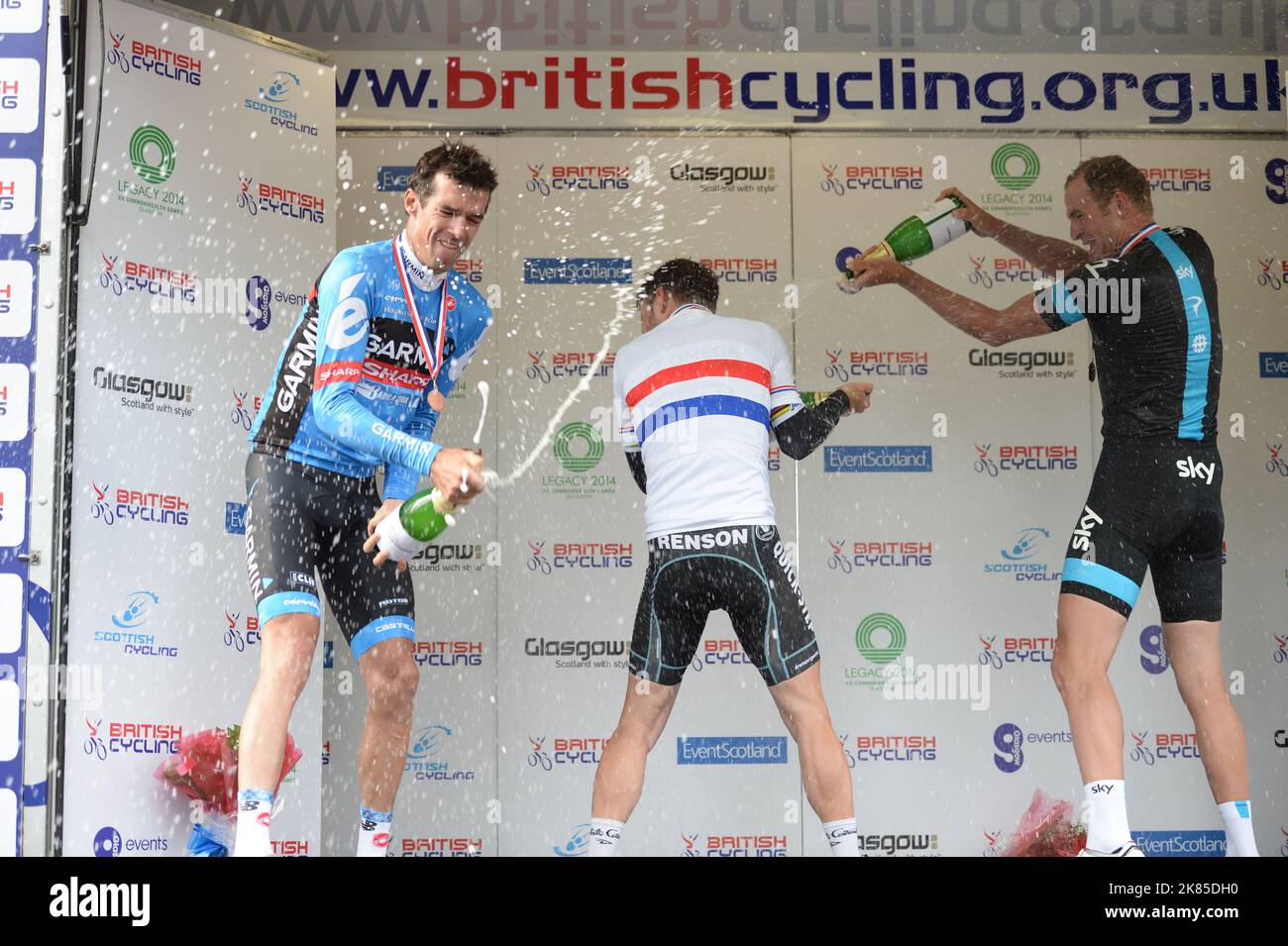 Mark Cavendish on to the podium alongside David Millar (left) and Ian