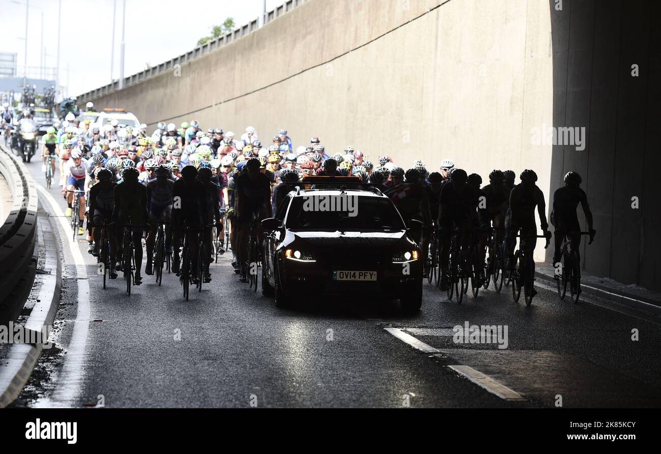 Ridelondon Shell Riders enter a tunnel during the Prudential RideLondon cycle race Stock ...