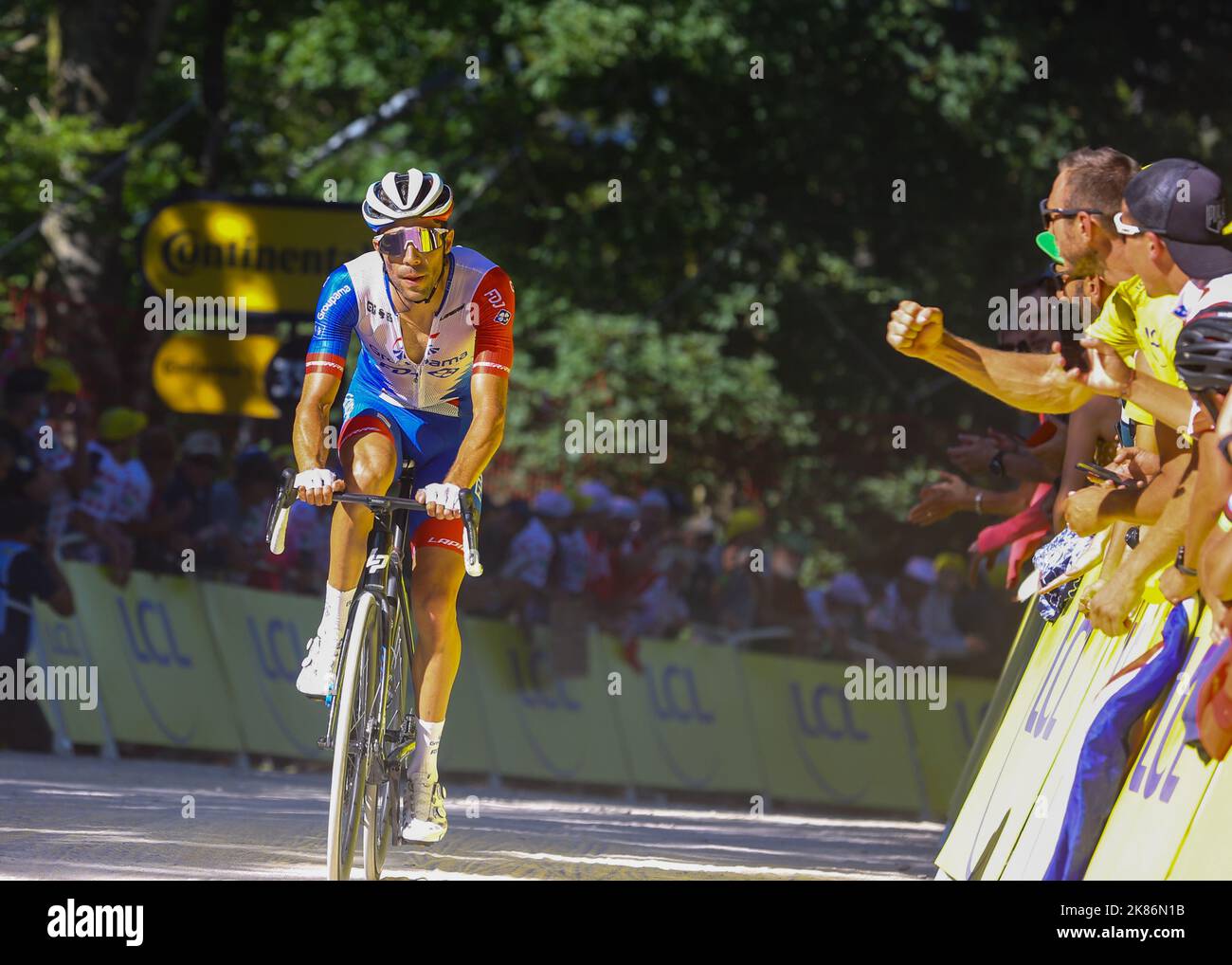 Christopher Goding Thibaut PINOT on the final slopes of La Planche des Belles Filles ...