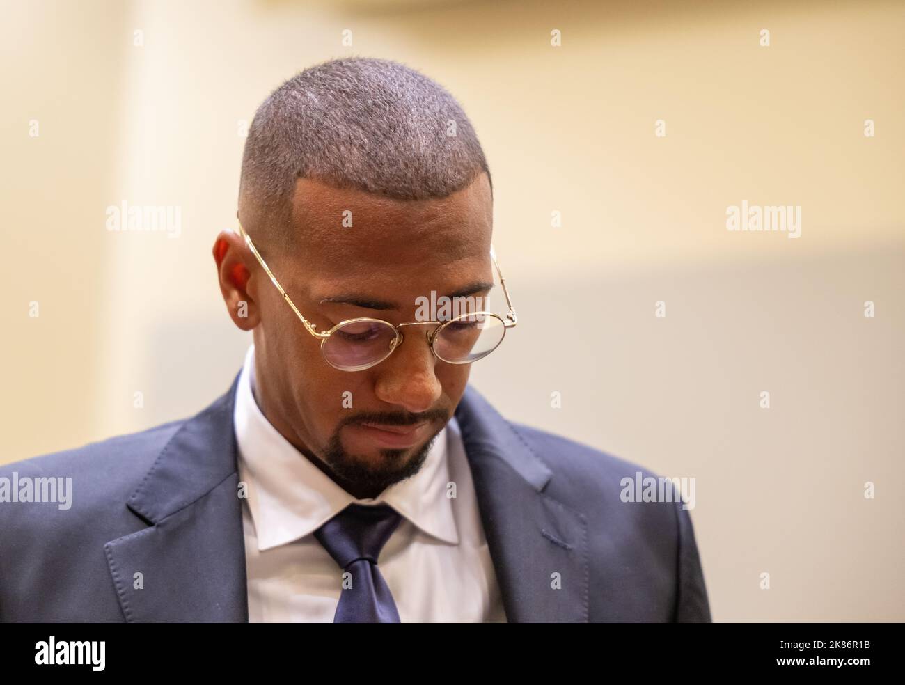 Munich, Germany. 21st Oct, 2022. Professional footballer and former national team player Jerome Boateng is in the courtroom of the Munich I Regional Court at the start of the continuation in the appeal trial. Boateng is accused of beating his ex-girlfriend in 2018 during a joint Caribbean vacation. He was therefore sentenced last year to a fine of 1.8 million euros. He, the public prosecutor's office and his ex-girlfriend as joint plaintiff appealed against this decision of the Munich Local Court. Credit: Peter Kneffel/dpa/Alamy Live News Stock Photo