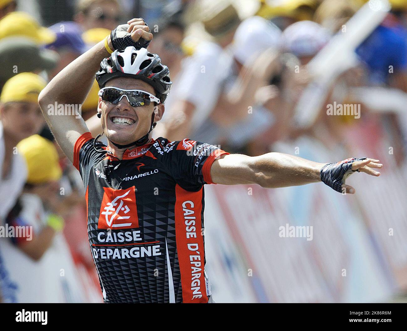Caisse D'epargne's Luis-Leon Sanchez celebrates winning the eighth stage of  the Tour de France between Andorre la Vieille and Saint Girons Stock Photo  - Alamy