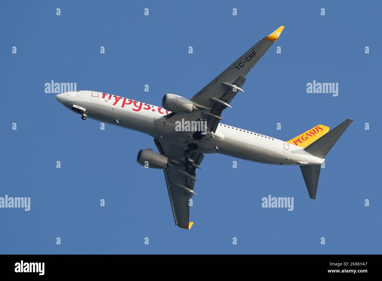ISTANBUL, TURKEY - MAY 27, 2022: Pegasus Airlines Boeing 737-82R (63704) landing to Istanbul Sabiha Gokcen Airport Stock Photo