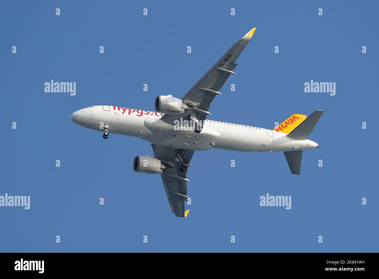 ISTANBUL, TURKEY - MAY 27, 2022: Pegasus Airlines Airbus A320 (9491) landing to Istanbul Sabiha Gokcen Airport Stock Photo