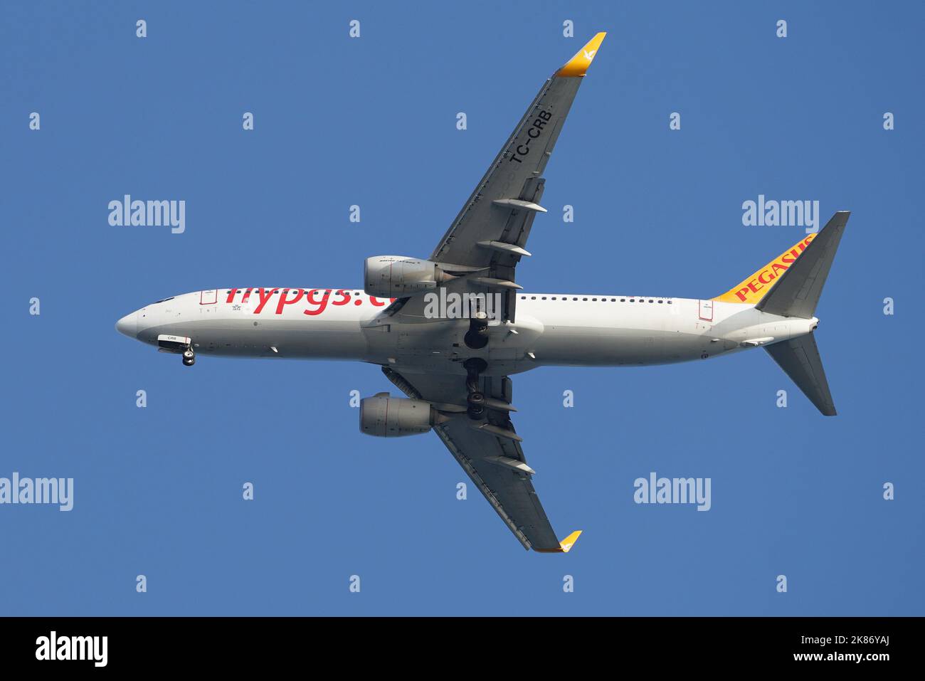 ISTANBUL, TURKEY - MAY 27, 2022: Pegasus Airlines Boeing 737-8AL (62687) landing to Istanbul Sabiha Gokcen Airport Stock Photo