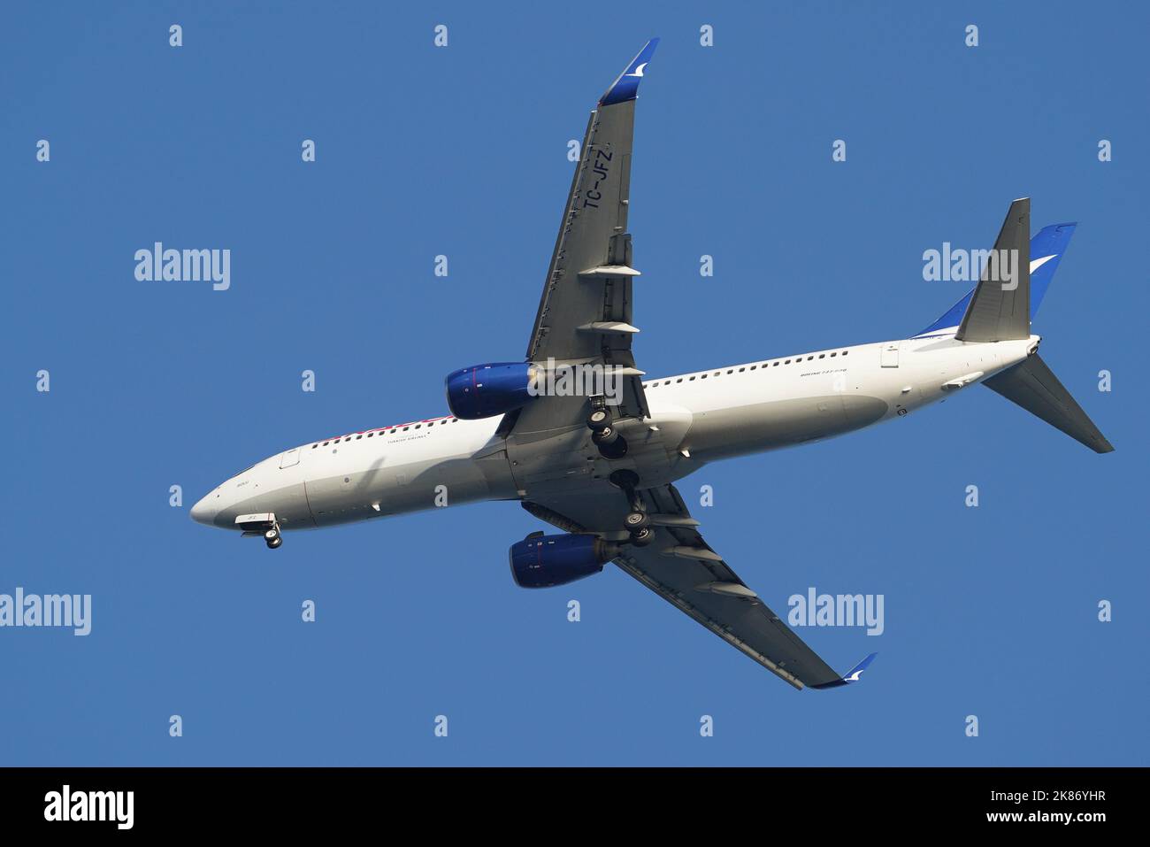 ISTANBUL, TURKEY - MAY 27, 2022: AnadoluJet Airlines Boeing 737-8F2 (29784) landing to Istanbul Sabiha Gokcen Airport Stock Photo