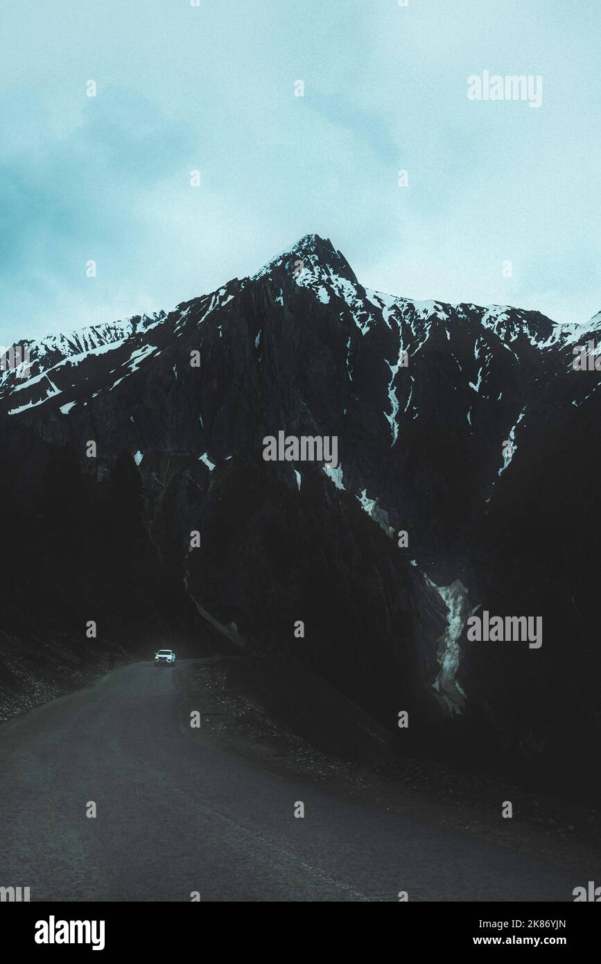 Vertical shot road covered hi-res stock photography and images - Alamy