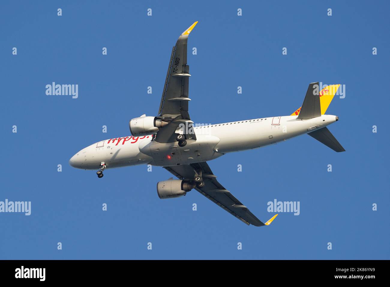 ISTANBUL, TURKEY - MAY 27, 2022: Pegasus Airlines Airbus 320-251N (7162) landing to Istanbul Sabiha Gokcen Airport Stock Photo