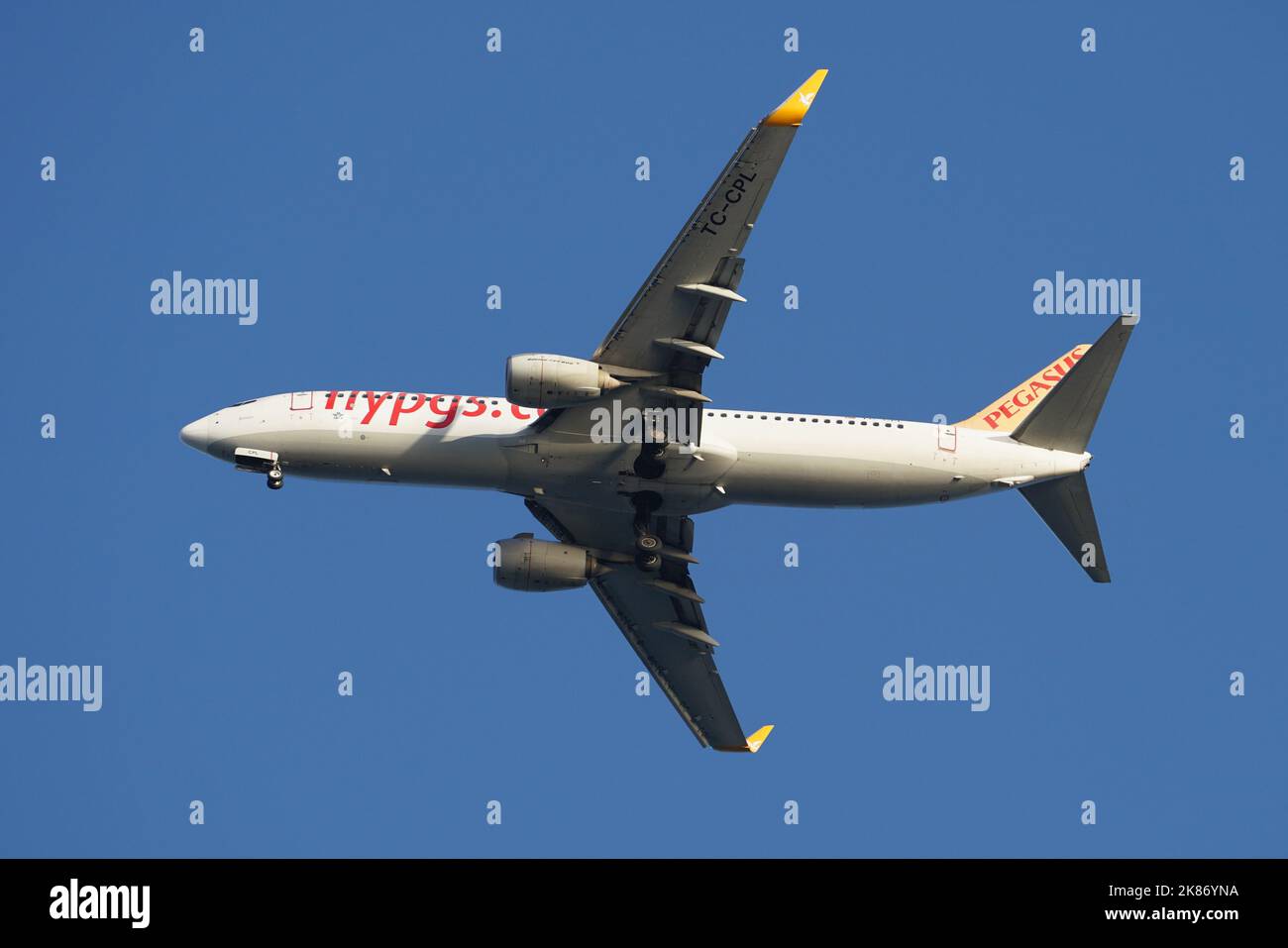 ISTANBUL, TURKEY - MAY 27, 2022: Pegasus Airlines Boeing 737-82R (40010) landing to Istanbul Sabiha Gokcen Airport Stock Photo