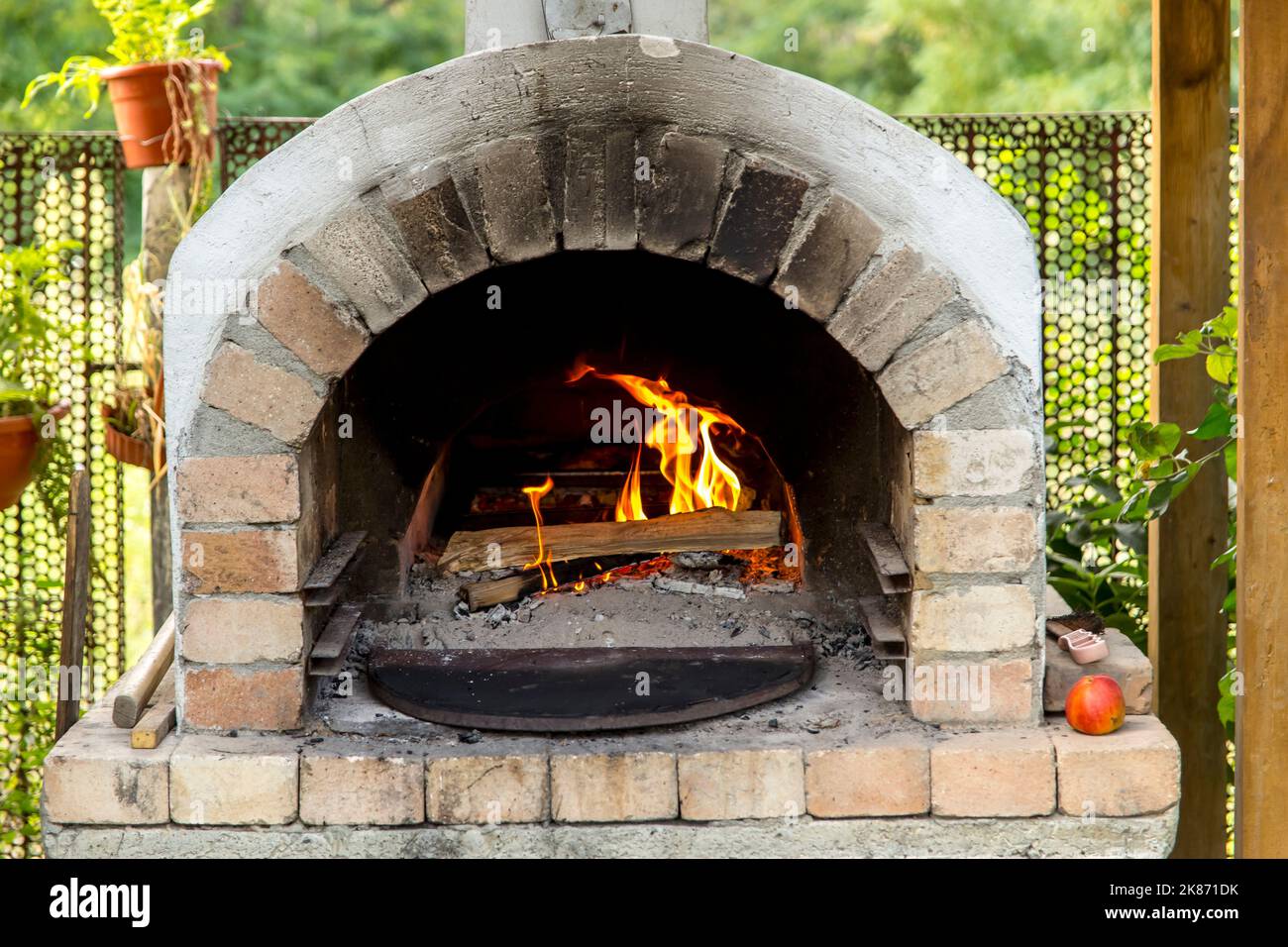 Smoke in brick fireplace fire hi-res stock photography and images - Alamy