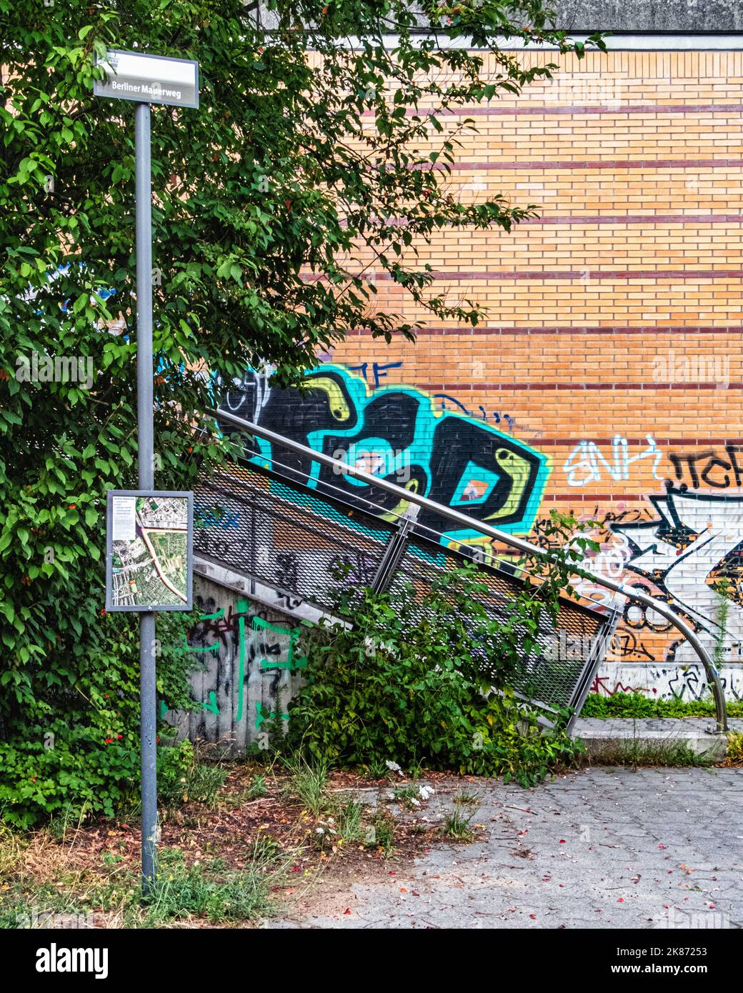 Berliner Mauerweg Sign & Map on Route of former Wall along Teltow Canal, Baumschulenweg,Treptow-Köpenick, Berlin Stock Photo