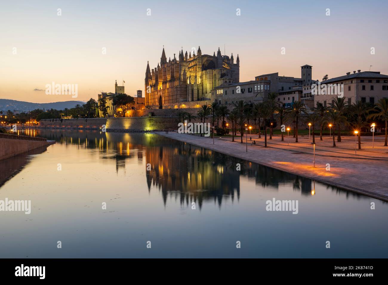 Catedral De Palma Palma Cathedral At Sunset Palma Majorca Balearic 