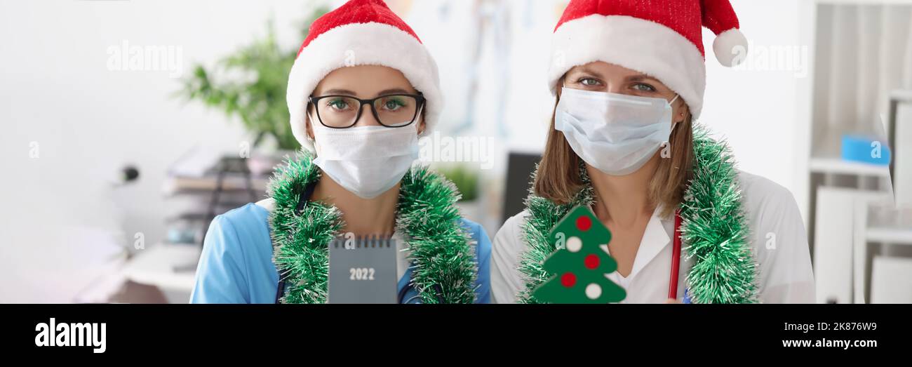 Worker wear face mask hi-res stock photography and images - Alamy