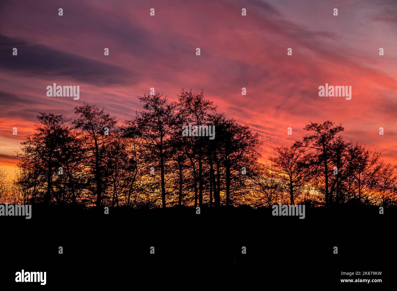 Beautiful sunset background with cloudy sky Stock Photo - Alamy
