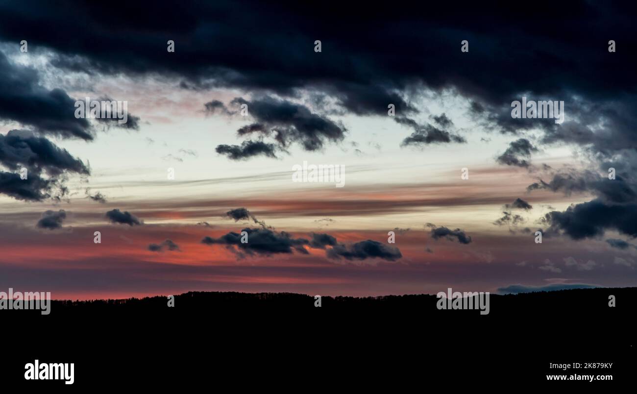 Beautiful sunset background with cloudy sky Stock Photo - Alamy