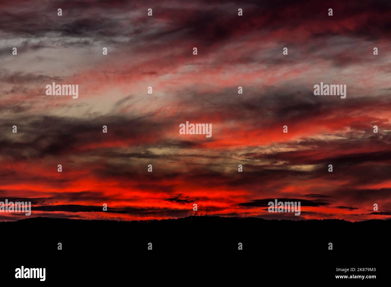 Beautiful sunset background with cloudy sky Stock Photo - Alamy