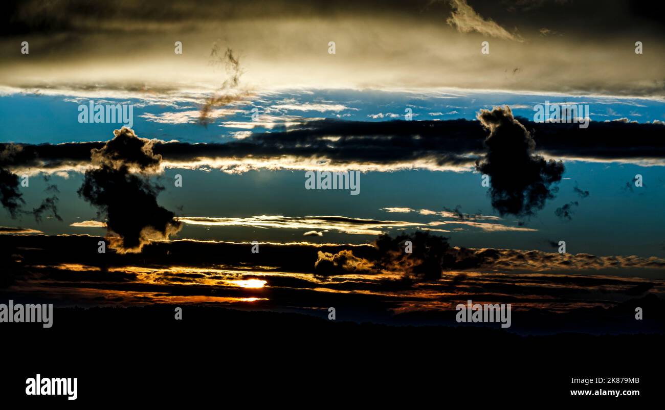Beautiful sunset background with cloudy sky Stock Photo - Alamy