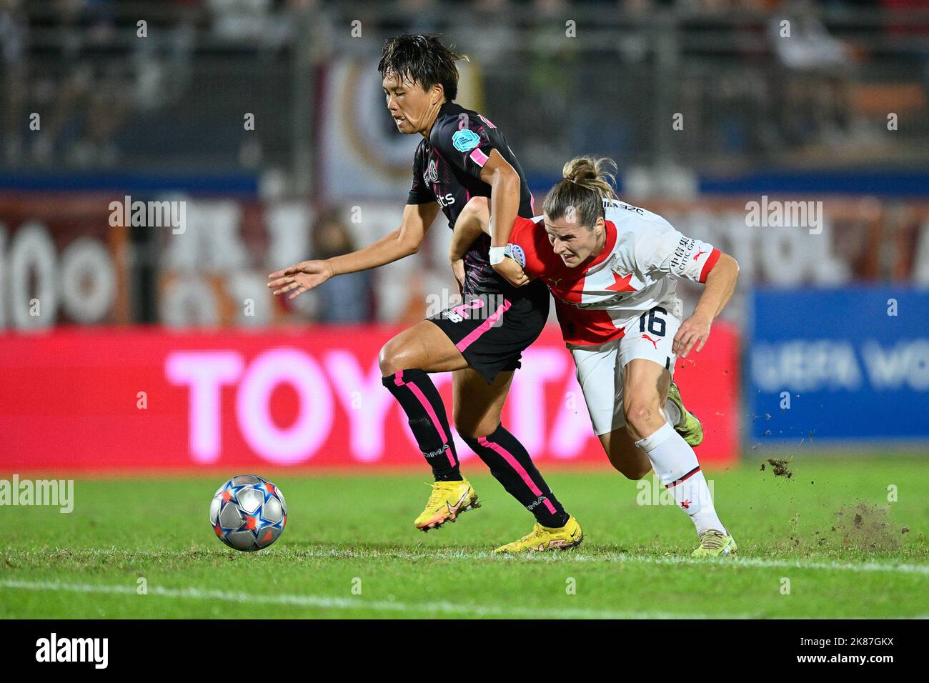 Moeka Minami of AS Roma and Tereza Szewieczkova of Slavia Praga during UEFA Women Champions League 2022 2023 Match, Domenico Francioni Stadium, Roma v Slavia Praha 20 October 2022 (Photo by AllShotLive/Sipa USA) Credit: Sipa USA/Alamy Live News Stock Photo