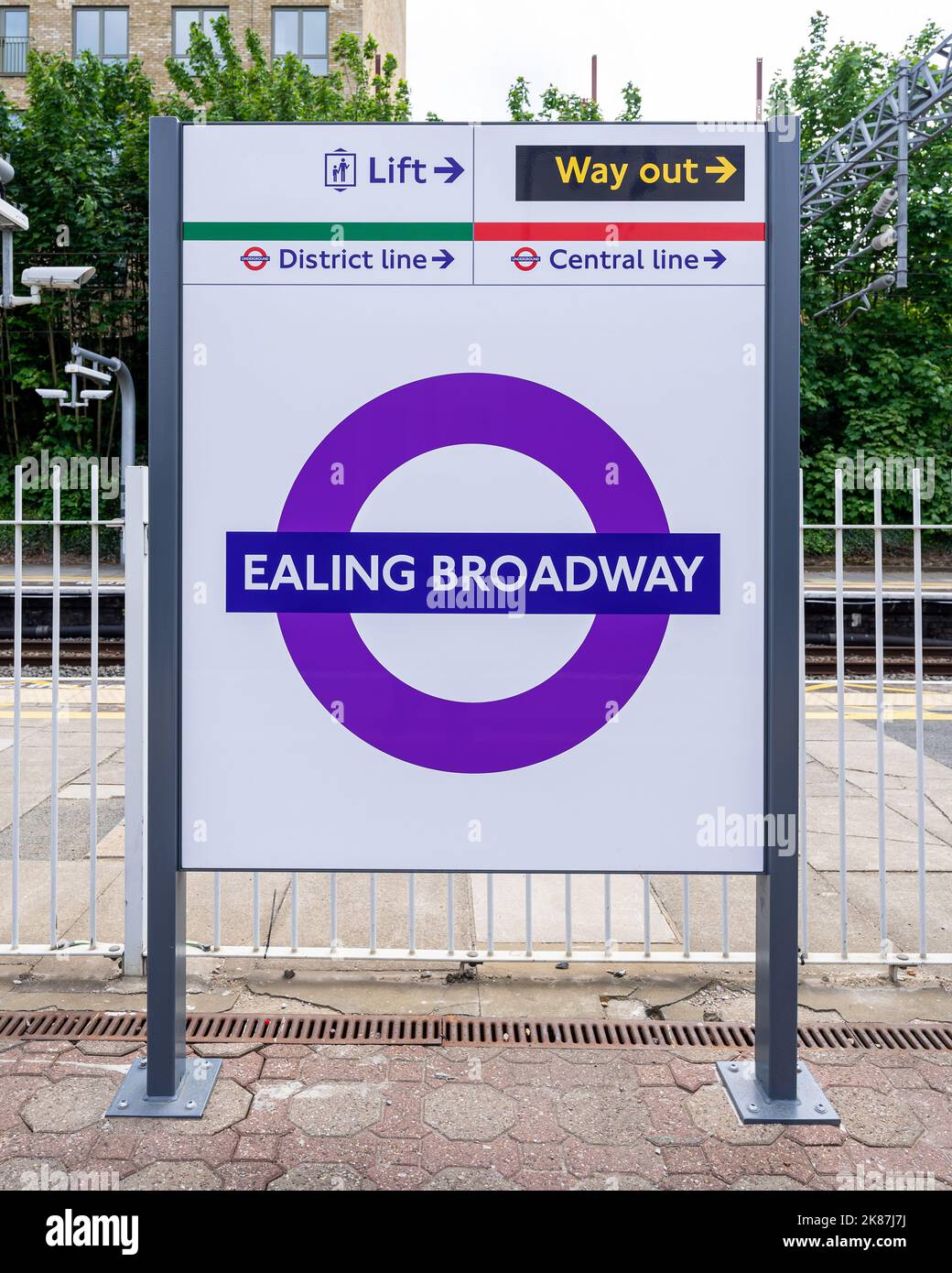 Ealing Broadway - Elizabeth Line Station Stock Photo - Alamy