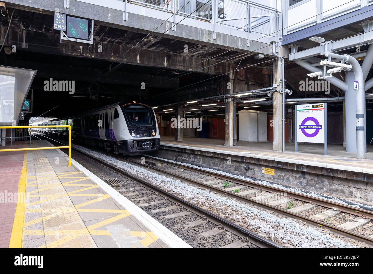 Ealing Broadway - Elizabeth Line Station Stock Photo - Alamy