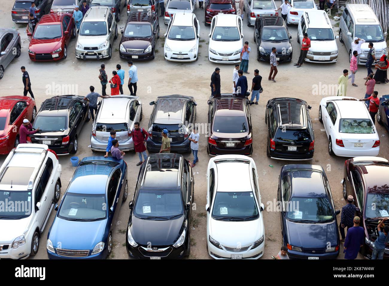Dhaka, Dhaka, Bangladesh. 21st Oct, 2022. A used car market is held