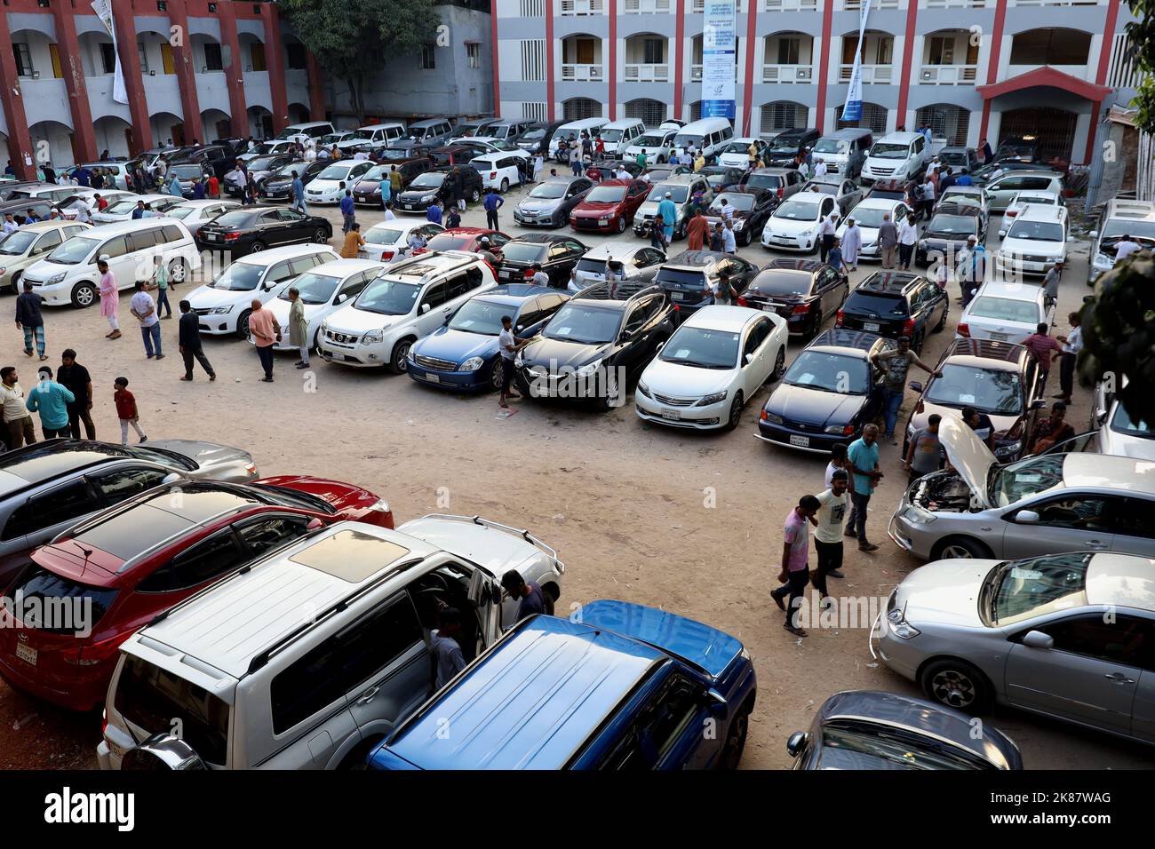 Dhaka, Dhaka, Bangladesh. 21st Oct, 2022. A used car market is held