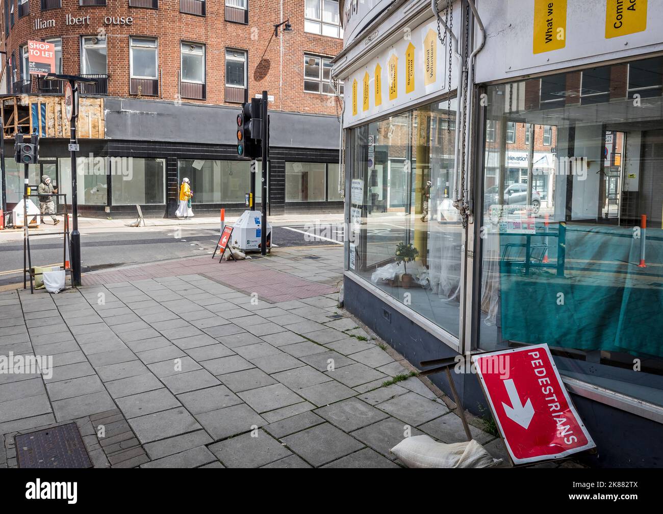 Bedford Town Centre In Crisis with Boarded Up Shops Stock Photo